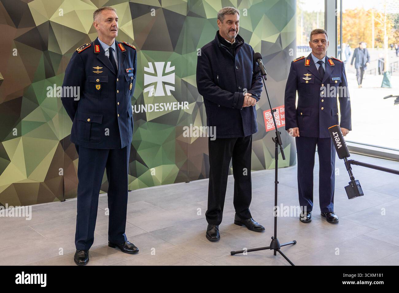 Indienststellungsappell der neuen Offizierschule der Luftwaffe, Roth ...