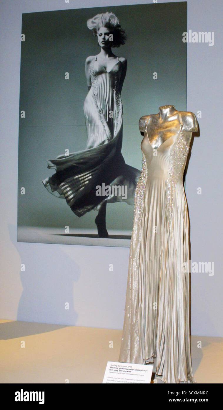 Versace madonna hi-res stock photography and images - Alamy Versace madonna hi-res stock photography and images - Alamy