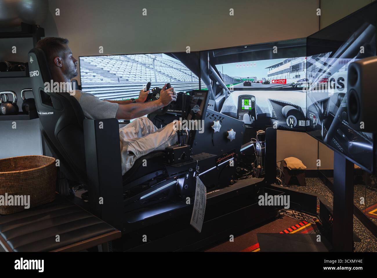 Triple monitors hi-res stock photography and images - Alamy