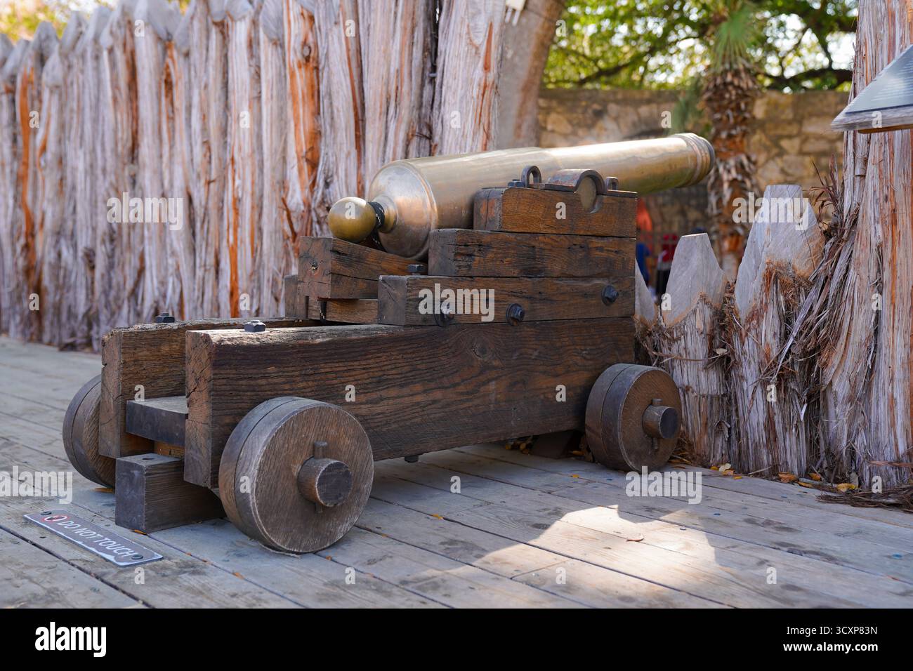 Historic bronze cannon replica hi-res stock photography and images - Alamy