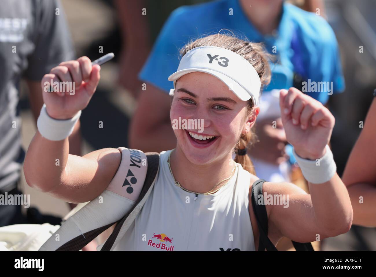 American tennis player Iva Jovic (USA) celebrates at the US Open Championships 2025, USTA Billie Jean King National Tennis Center, Flushing Meadows, N Stock Photo