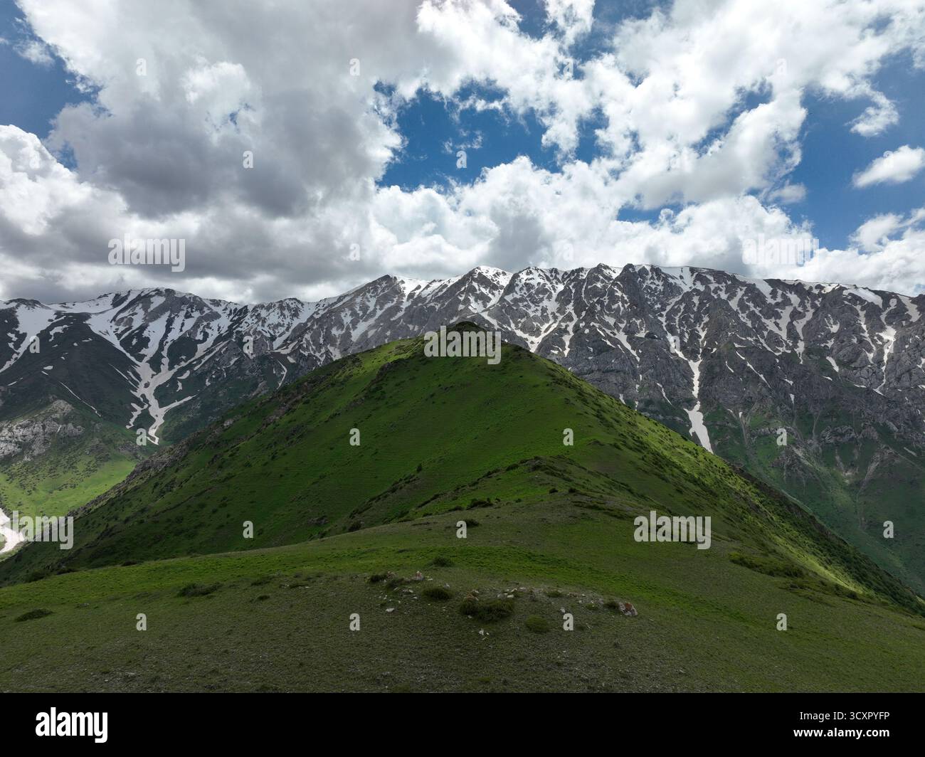 Snow capped mountain range drawing hi-res stock photography and images ...
