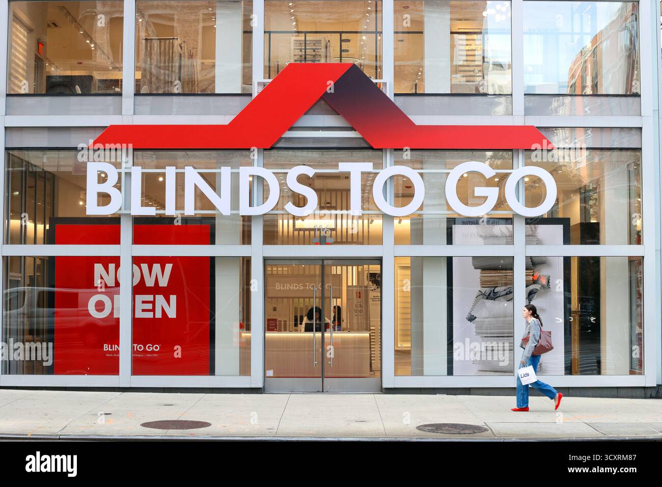 Blinds To Go, 116 7th Ave, New York, NYC storefront of a window treatment, home furnishings showroom in Manhattan's Chelsea. Stock Photo