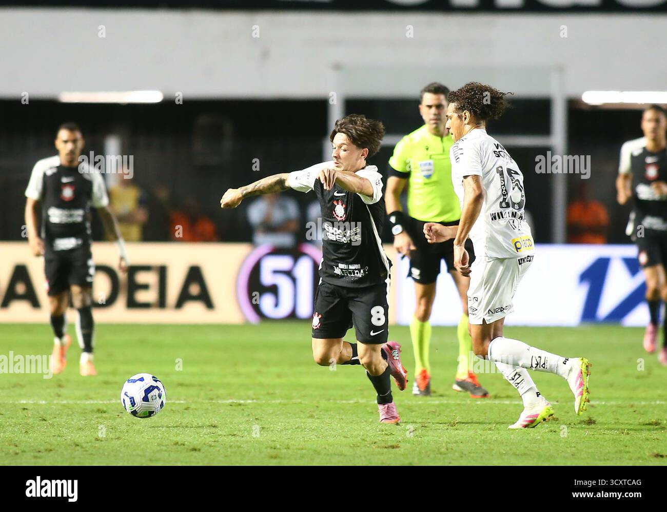 Santos, Brazil. 15th Oct, 2025. SP - SANTOS - 10/15/2025 - BRAZILIAN A 2025, SANTOS x CORINTHIANS - Garro player of Corinthians during the match against Santos at the Vila Belmiro stadium for the Brazilian A 2025 championship. Photo: Mauricio De Souza/AGIF (Photo by Mauricio De Souza/AGIF/Sipa USA) Credit: Sipa USA/Alamy Live News Stock Photo