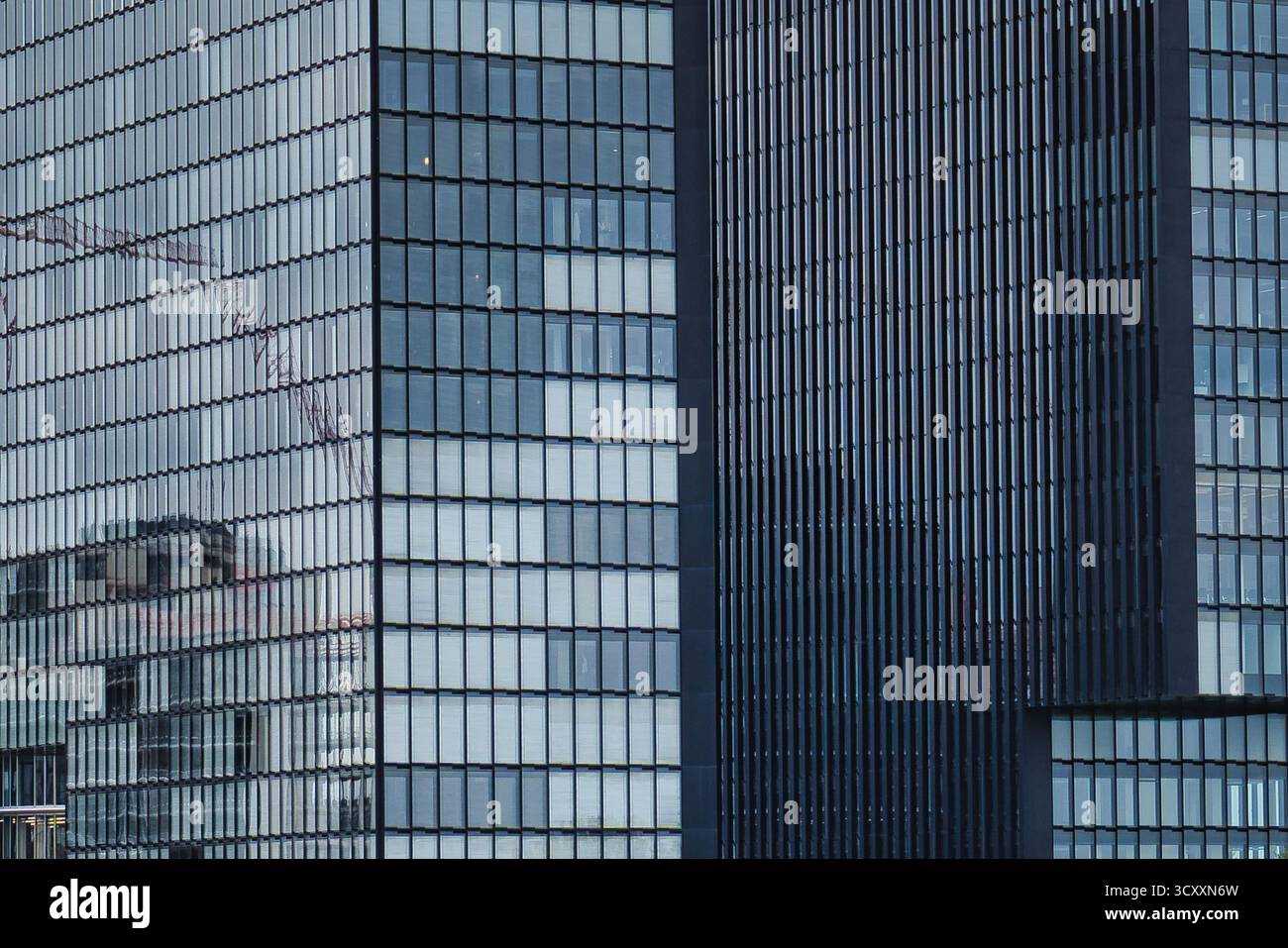 Modern urban buildings reflective hi-res stock photography and images ...