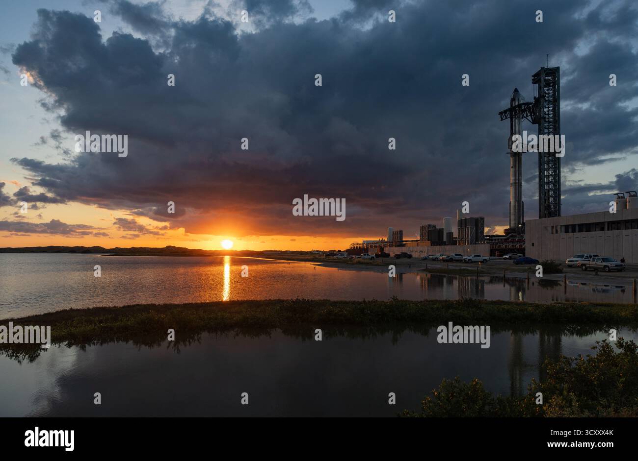 starbase-usa-13th-oct-2025-the-last-sunrise-over-the-spacex-block-2