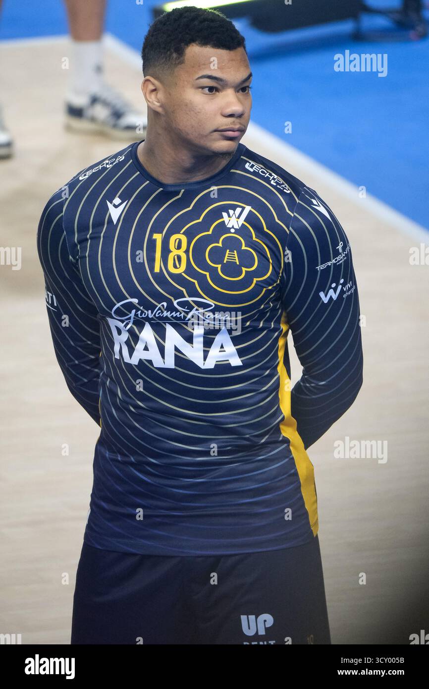 Verona, Italy. 16th Oct, 2025. Fabrizio Gironi of Rana Verona is