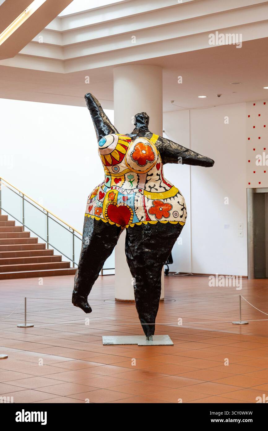 Black Nana' (1968-69) sculpture byt Niki de Saint Phalle, Museum