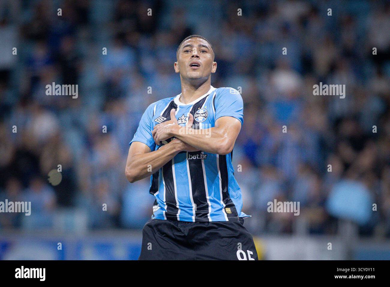 Porto Alegre, Brazil. 16th Oct, 2025. RS - PORTO ALEGRE - 10/16/2025 - BRAZILIAN A 2025, GREMIO x SAO PAULO - Carlos Vinicius, Gremio player, celebrates his goal during the match against Sao Paulo at the Arena do Gremio stadium for the Brazilian A 2025 championship. Photo: Maxi Franzoi/AGIF (Photo by Maxi Franzoi/AGIF/Sipa USA) Credit: Sipa USA/Alamy Live News Stock Photo