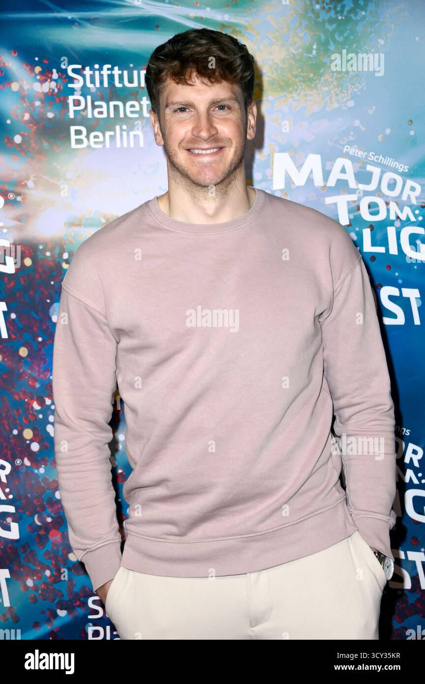 Timothy Gunkel Jacob Gunkel bei der Weltpremiere der 360Â Fulldome-Show von Peter ...