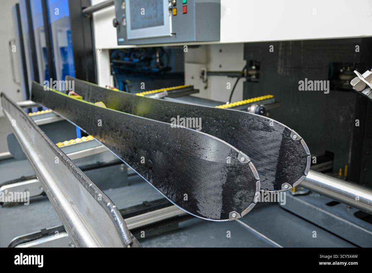 Tuning skis ski resort hi-res stock photography and images - Alamy
