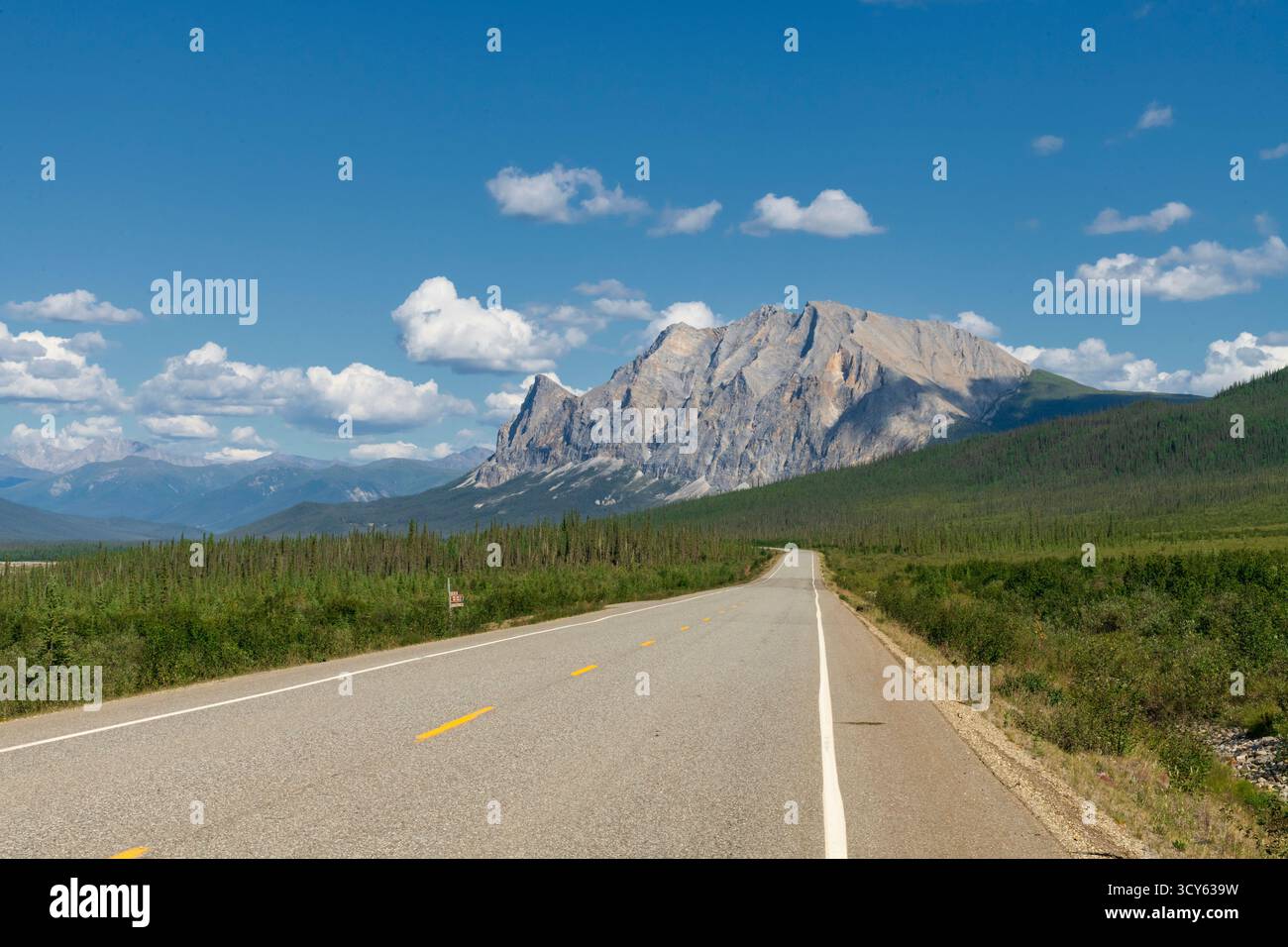 North America; United States; Alaska; Arctic Circle; Brooks Range Mountains; Dalton Highway; Only road to the Arctic Ocean in Alaska Stock Photo