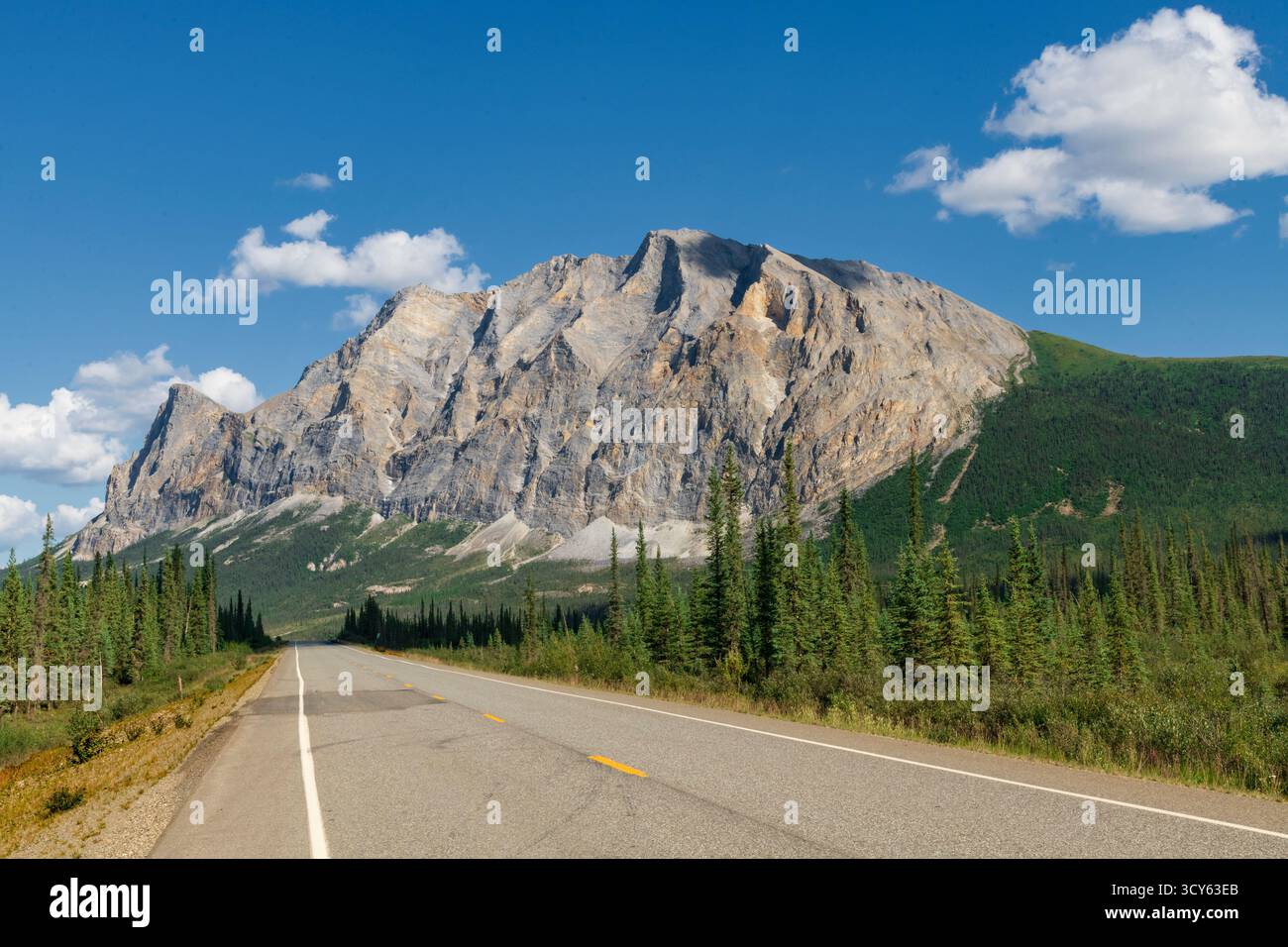 North America; United States; Alaska; Arctic Circle; Brooks Range Mountains; Dalton Highway; Only road to the Arctic Ocean in Alaska Stock Photo