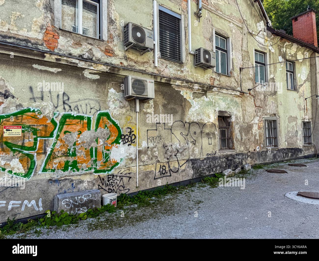 Graffiti on the wall of a rundown building in Ljubljana Stock Photo - Alamy