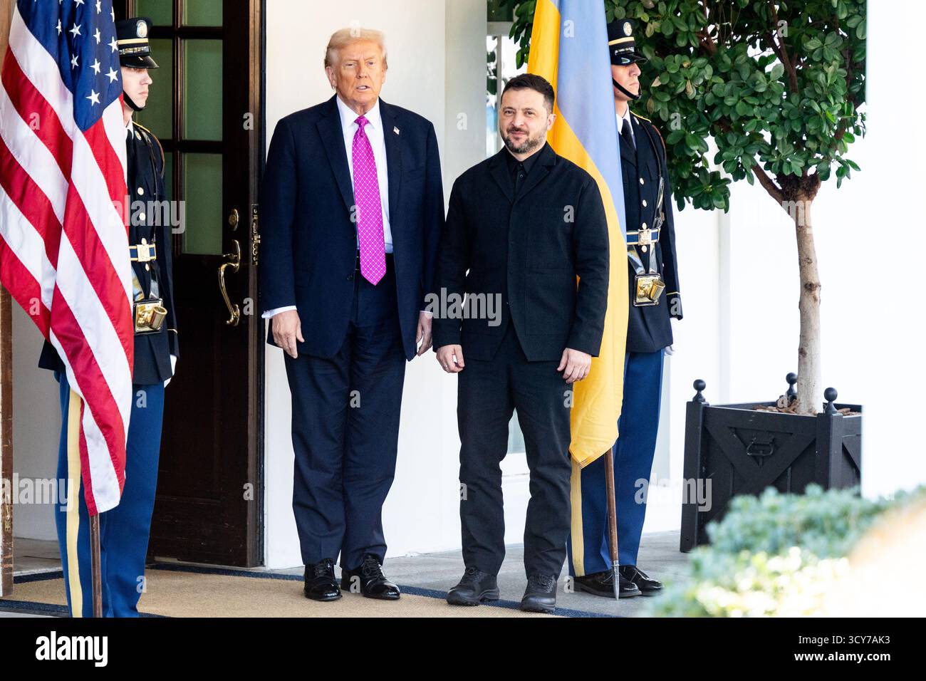 Washington, United States. 17th Oct, 2025. President Donald Trump greeting President Volodymyr Zelenskyy of Ukraine at the White House in Washington, DC (Photo by Michael Brochstein/Sipa USA) Credit: Sipa USA/Alamy Live News Stock Photo
