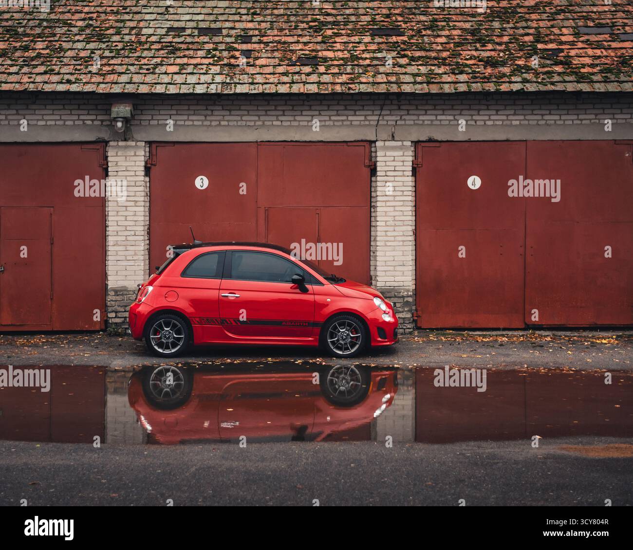 Old red fiat hi-res stock photography and images - Page 3 - Alamy, image size:1300x1130