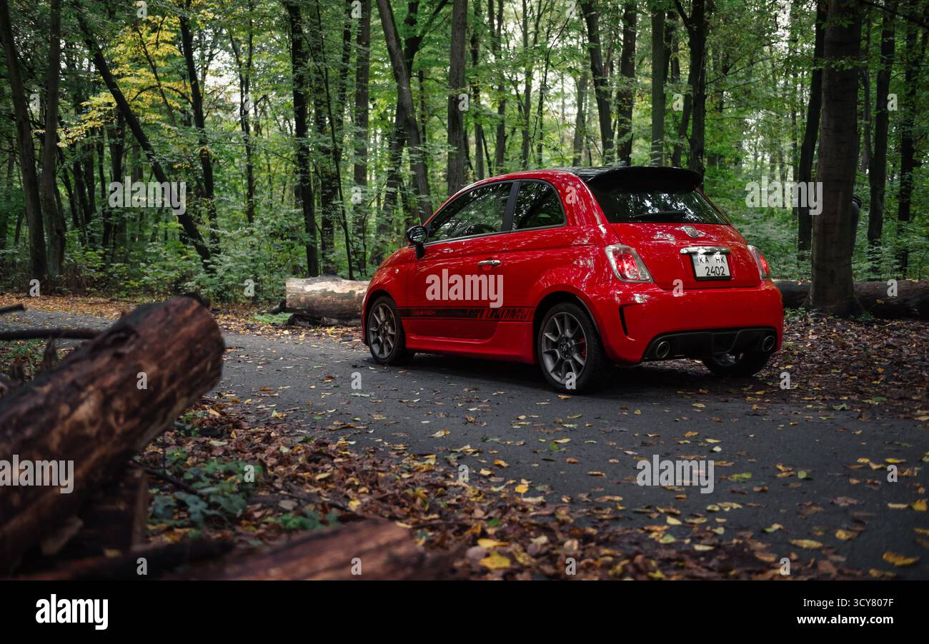 Green fiat 500 hi-res stock photography and images - Page 2 - Alamy, image size:1300x902