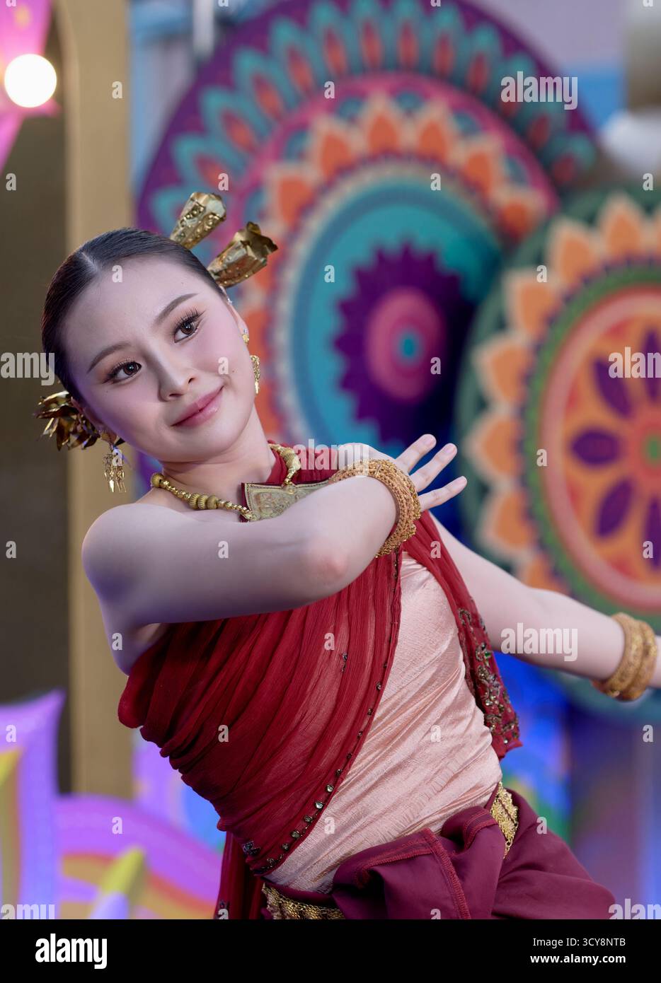 A female classical Thai dancer in extravagant traditional costume, during Diwali celebrations in Phahurat / Pahurat, Bangkok, Thailand Stock Photo