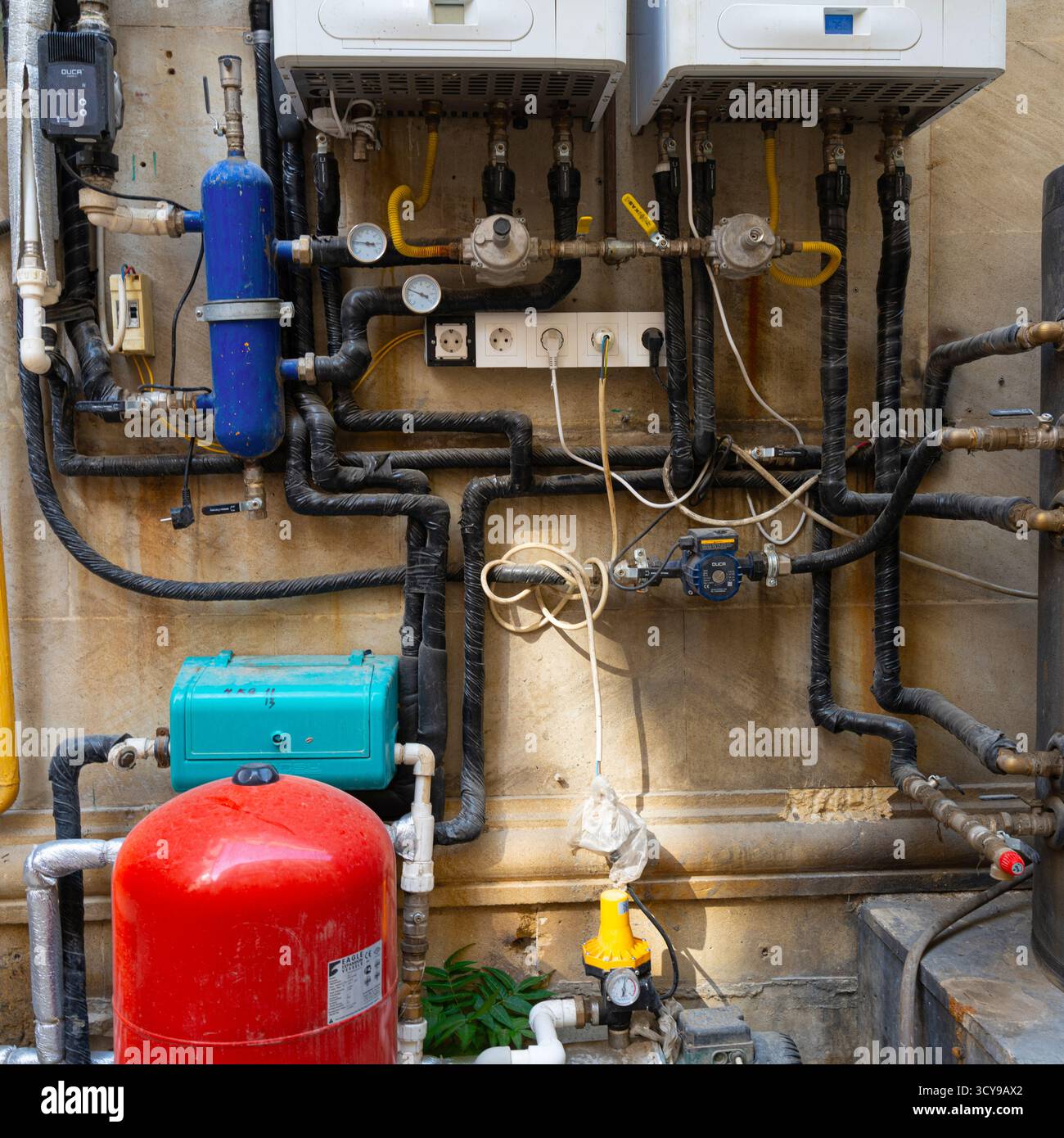 Tangle of pipes hi-res stock photography and images - Alamy