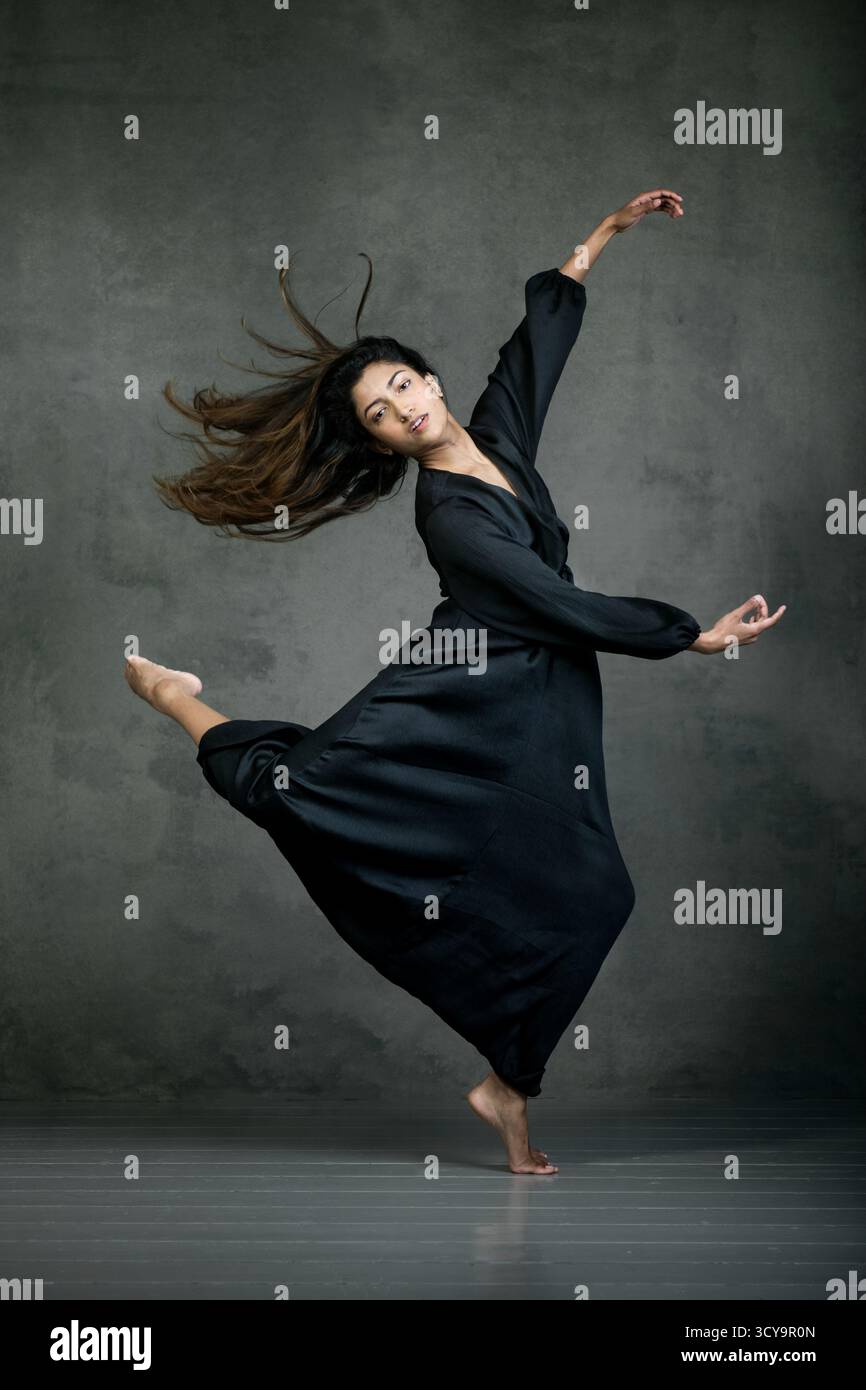 Long cool woman in a black dress hi-res stock photography and images - Alamy Long cool woman in a black dress hi-res stock photography and images - Alamy