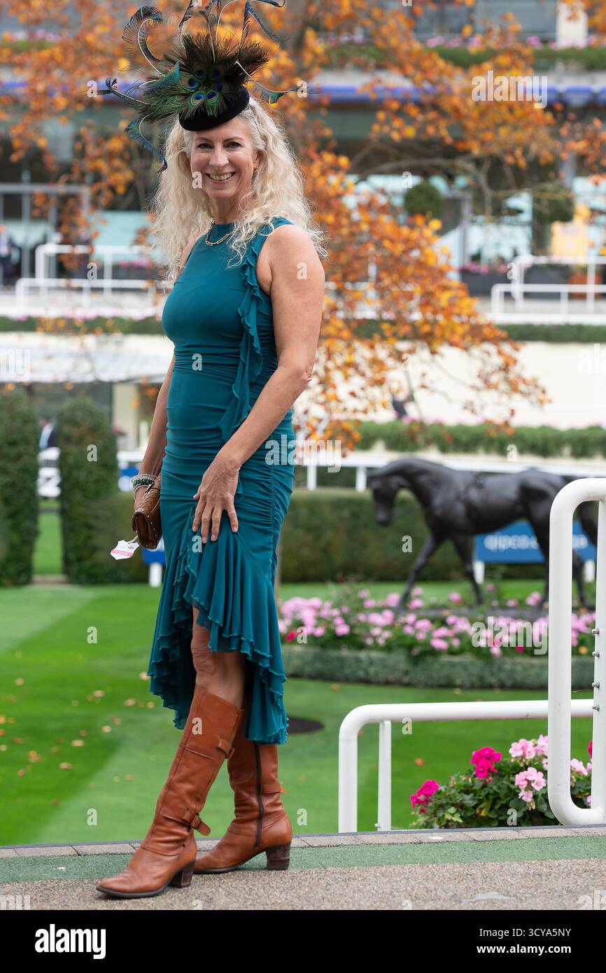 Ascot, Berkshire, UK. 18th October, 2025. Fashionable racegoers at ...