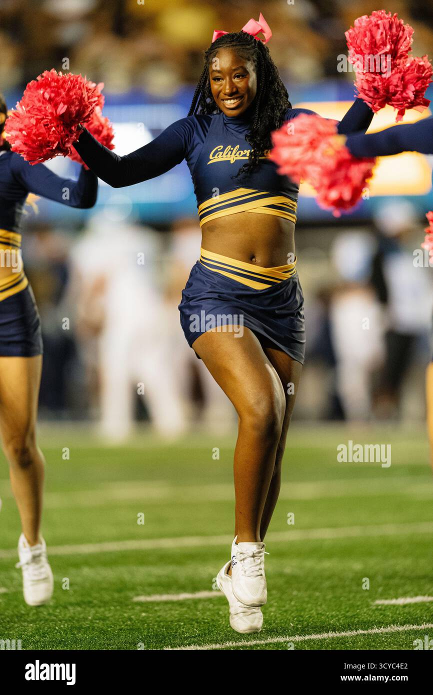 BERKELEY, CA - OCTOBER 17: California Golden Bears cheerleaders dance ...
