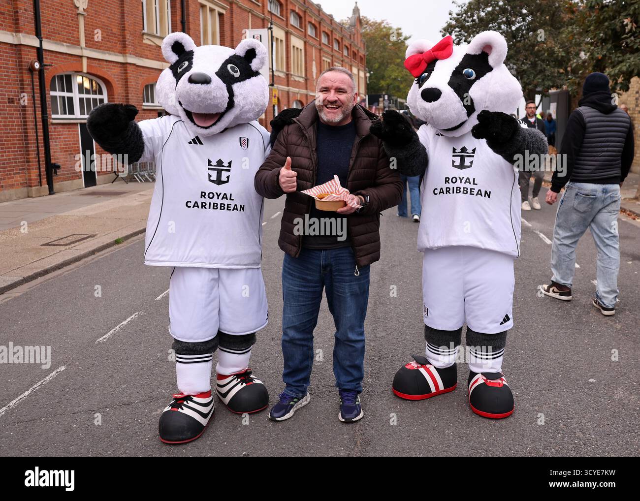 Mascots premier league hi-res stock photography and images - Alamy
