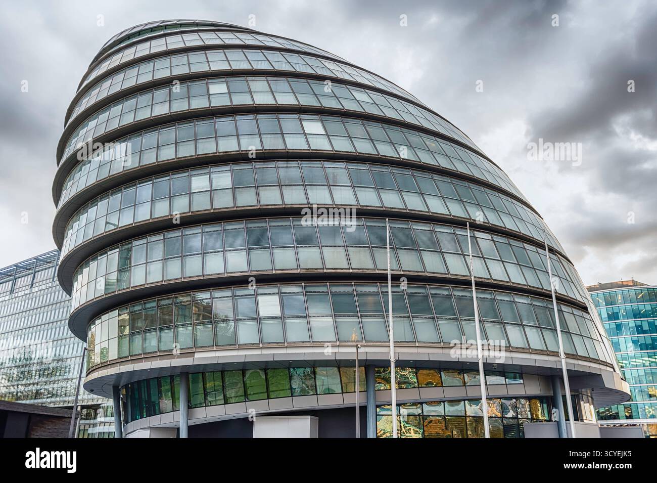 LONDON - APRIL 14, 2022: The iconic City Hall, landmark building in ...