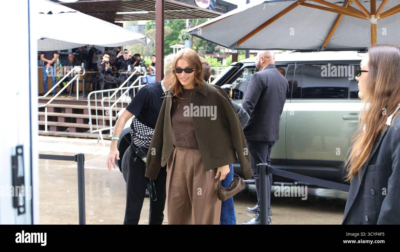 Sao Paulo, Sao Paulo, Brasil. 18th Oct, 2025. Sao Paulo (SP) - 10/18/2025 - Sasha Meneghel during the Alexandre Herchcovitch show at Sao Paulo Fashion Week - SPFW N60, in the rehearsal room of the Municipal Theater in Sao Paulo, this Saturday, October 18, 2025. (Foto: Milene Cardoso/Thenews2/Zumapress) (Credit Image: © Milene Cardoso/TheNEWS2 via ZUMA Press Wire) EDITORIAL USAGE ONLY! Not for Commercial USAGE! Stock Photo
