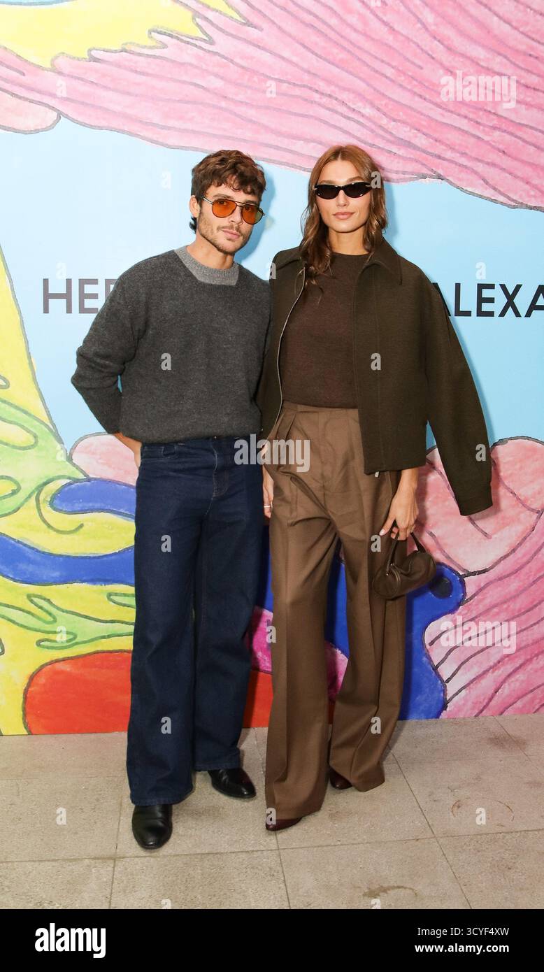 Sao Paulo, Sao Paulo, Brasil. 18th Oct, 2025. Sao Paulo (SP) - 10/18/2025 - Sasha Meneghel and Joao Lucas, during the Alexandre Herchcovitch show at Sao Paulo Fashion Week - SPFW N60, in the rehearsal room of the Municipal Theater in Sao Paulo, this Saturday, October 18, 2025. (Foto: Milene Cardoso/Thenews2/Zumapress) (Credit Image: © Milene Cardoso/TheNEWS2 via ZUMA Press Wire) EDITORIAL USAGE ONLY! Not for Commercial USAGE! Stock Photo