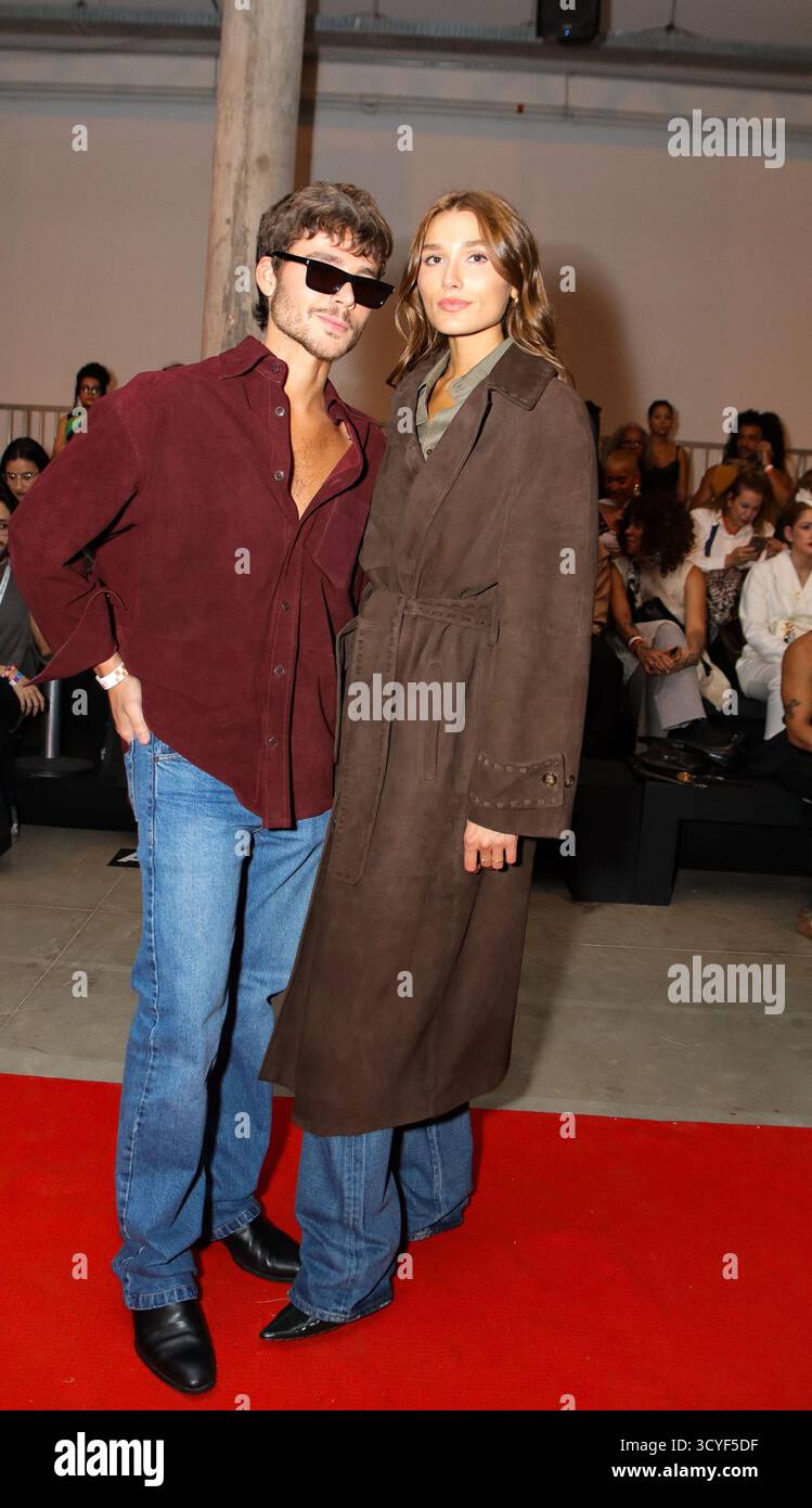Sao Paulo, Sao Paulo, Brasil. 18th Oct, 2025. Sao Paulo (SP), 10/18/2025 - Beauty/Social/Ateliemaodemae Ã¢â‚¬" Sasha Meneghel and her husband Joao attend the Atelie Mao de Mae fashion show at Sao Paulo Fashion Week - SPFW N60, at Pacubra, in Ibirapuera Park, Sao Paulo, this Saturday, October 18, 2025. (Foto: Milene Cardoso/Thenews2/Zumapress) (Credit Image: © Milene Cardoso/TheNEWS2 via ZUMA Press Wire) EDITORIAL USAGE ONLY! Not for Commercial USAGE! Stock Photo