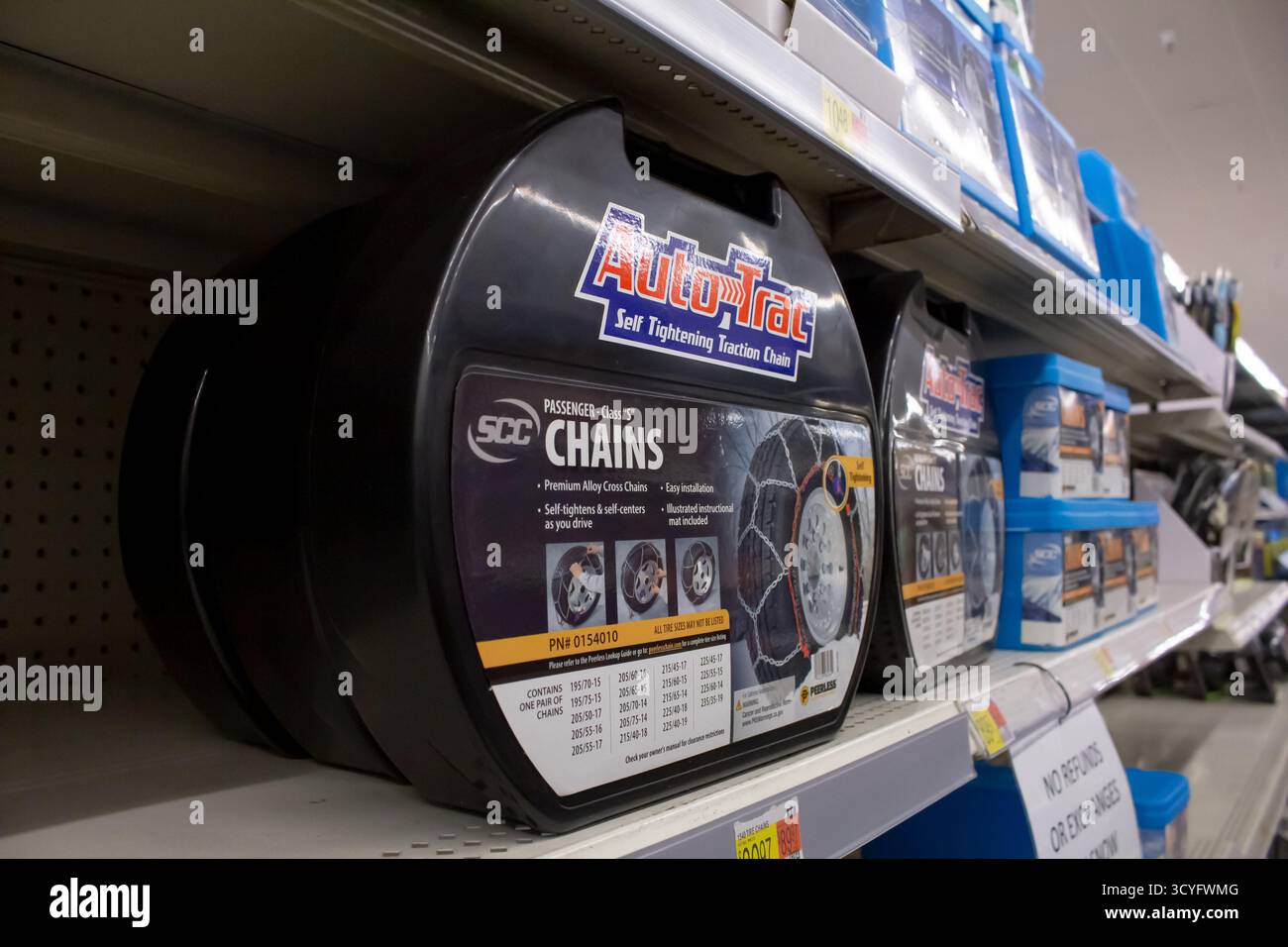 Tire chains hi-res stock photography and images - Alamy