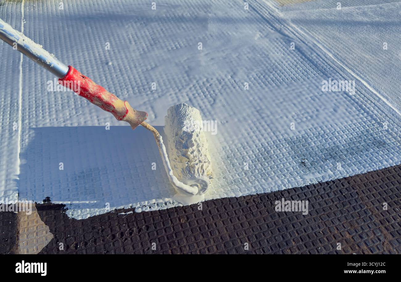 Rapling Poly White reflective roof paint hi-res stock photography and images - Alamy