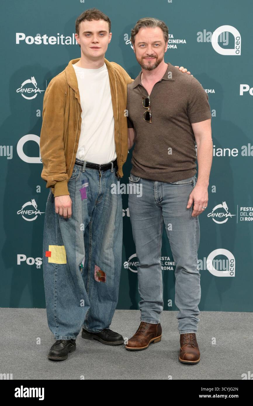 James mcavoy r hi-res stock photography and images - Alamy, image size:866x1390