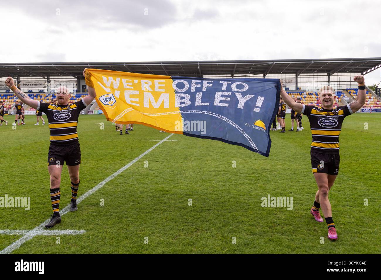 Jordan Thompson and Liam Harris of York Knights celebrate going to Wembley Stock Photo