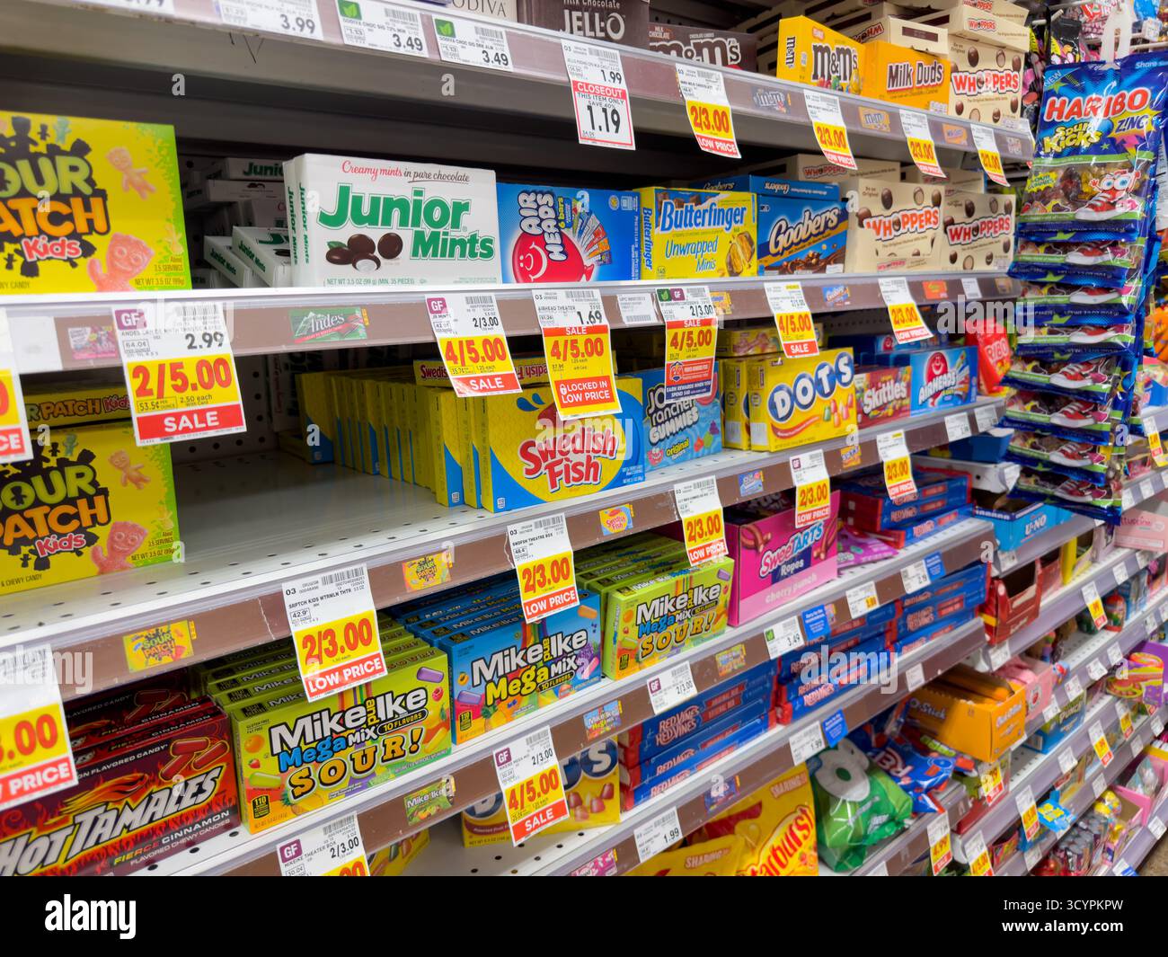 Whopper Shelf Whoppers candy box hi-res stock photography and images - Alamy