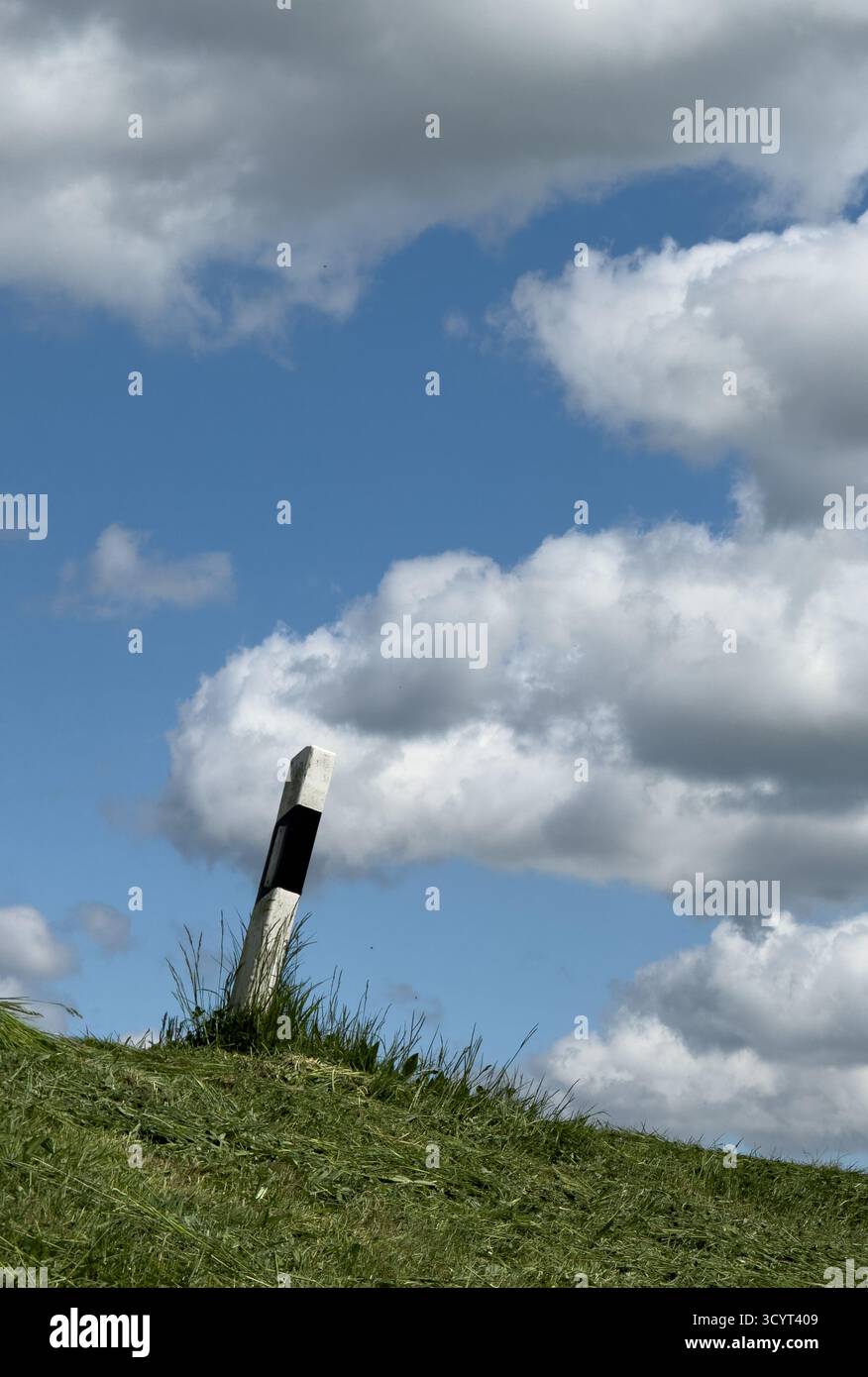 05.05.2025, Germany, Bremen, Bremen - Boundary posts, also called guide posts, on a country road. 00A250505D024CAROEX.JPG [MODEL RELEASE: NOT APPLICAB Stock Photo