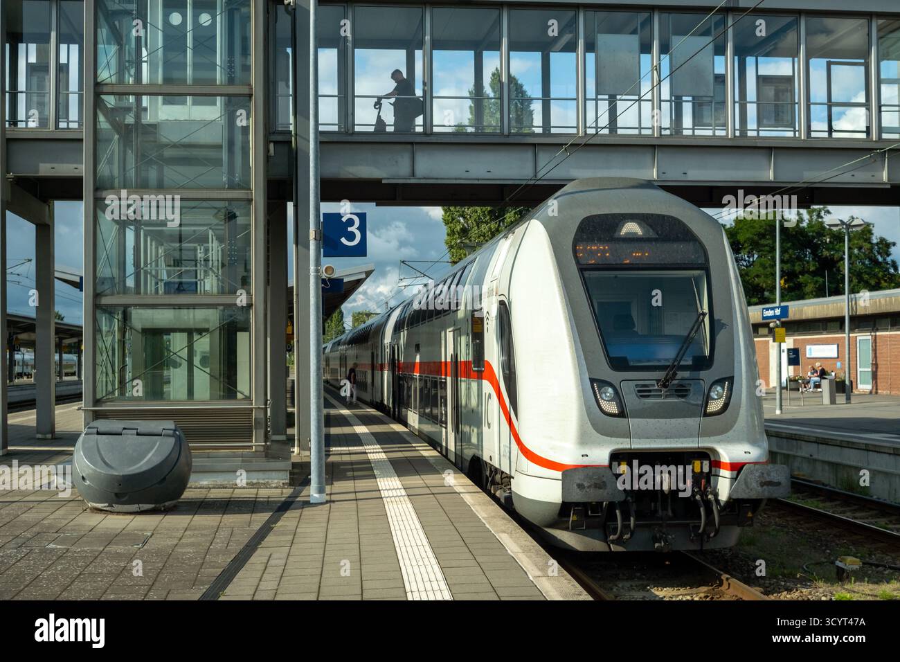 27.07.2025, Germany, Lower Saxony, Emden - Deutsche Bahn Intercity train at Emden Central Station. 00A250727D003CAROEX.JPG [MODEL RELEASE: NO, PROPERT Stock Photo