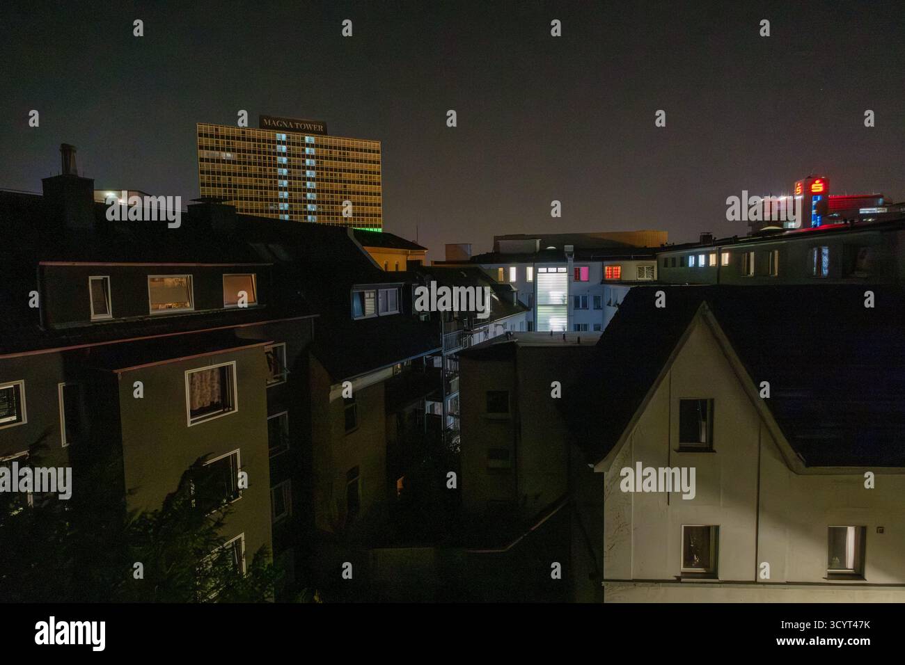 15.08.2025, Germany, North Rhine-Westphalia, Essen - Residential buildings and high-rise buildings in the city centre. 00A250815D024CAROEX.JPG [MODEL Stock Photo