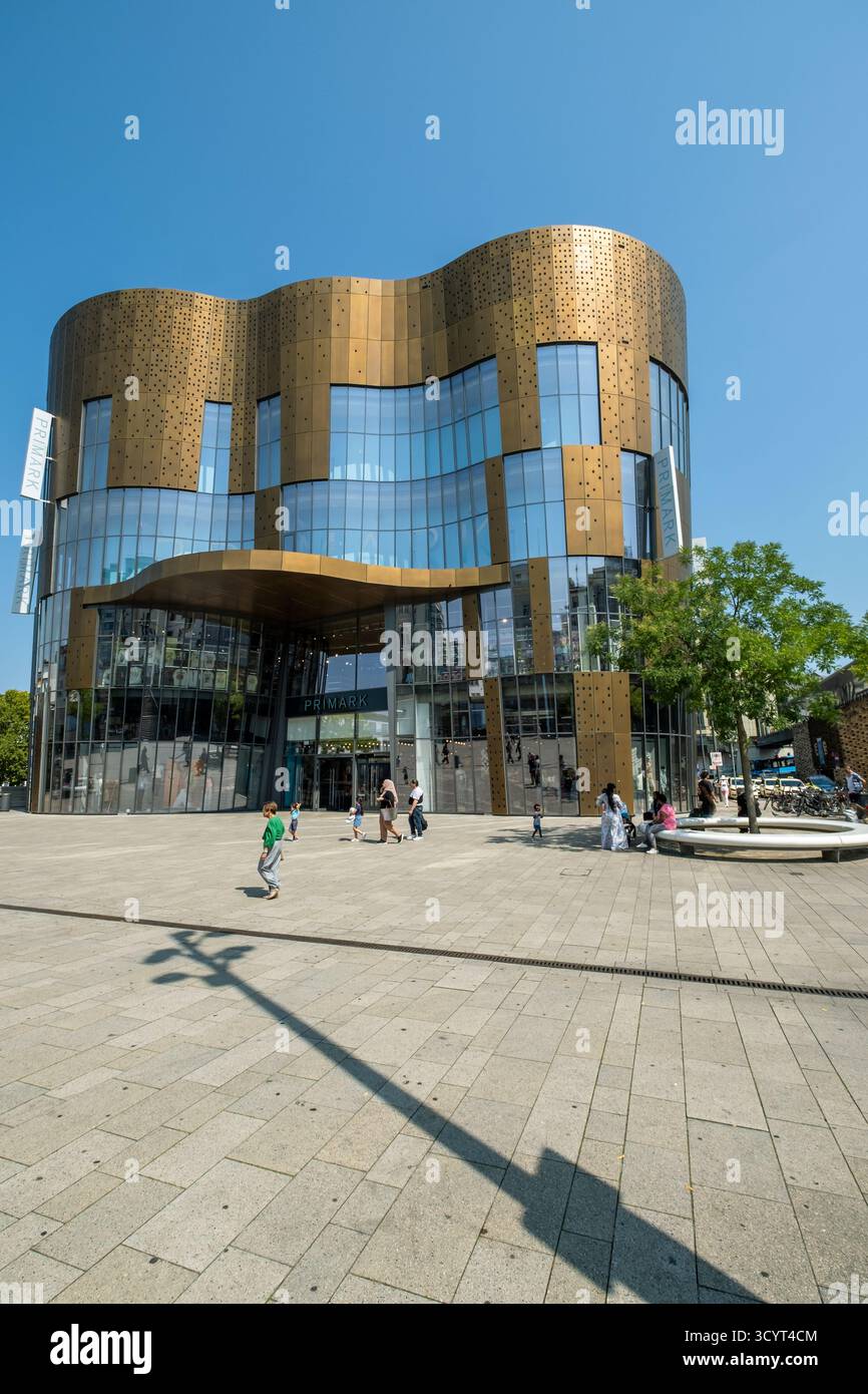 15.08.2025, Germany, North Rhine-Westphalia, Wuppertal - Department store of the Primark fashion chain on the station forecourt. 00A250815D256CAROEX.J Stock Photo