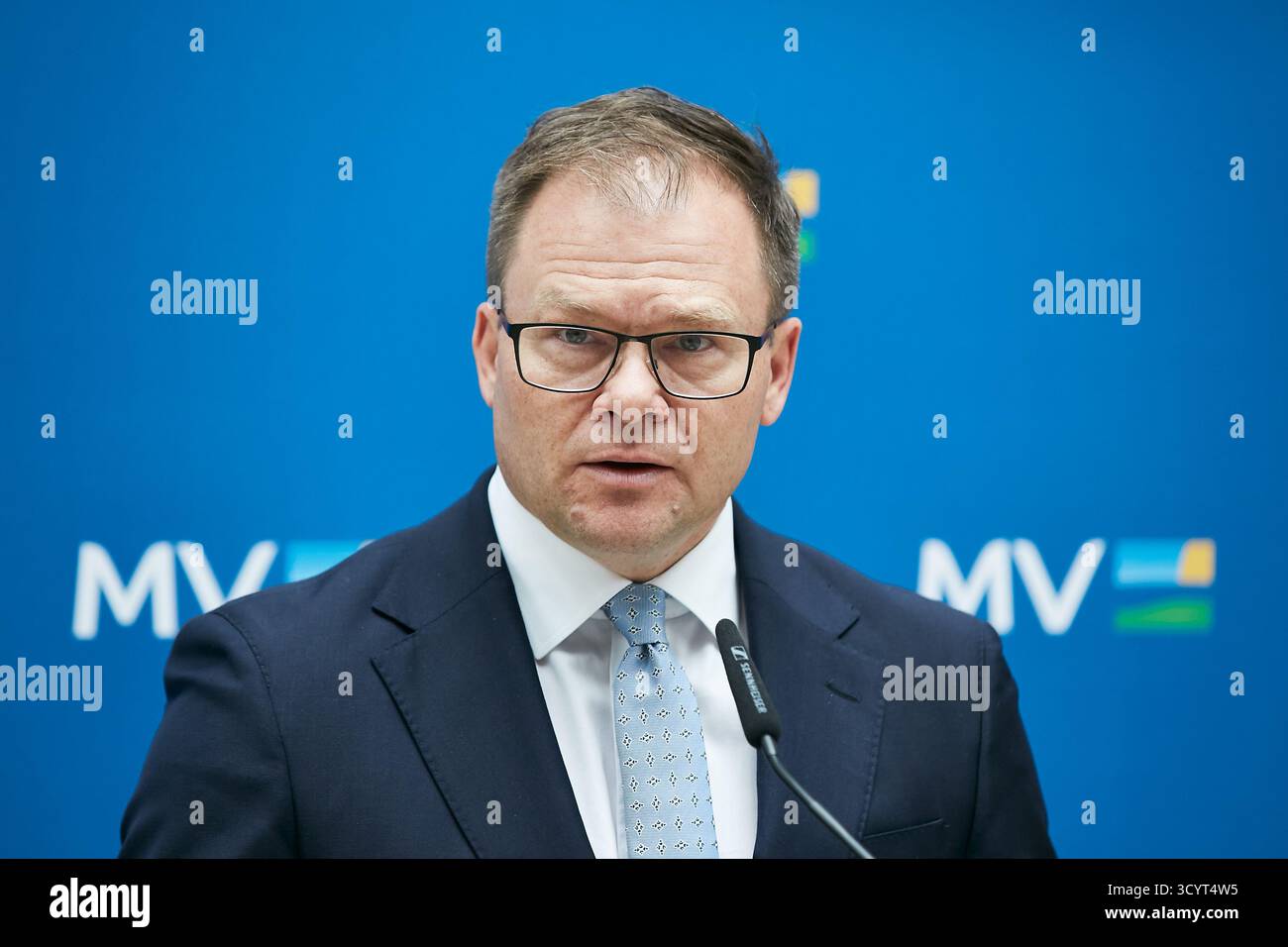 08.07.2025, Germany, Berlin, Berlin - Federal Environment Minister Carsten Schneider at a press conference at the Berlin representative office of Meck Stock Photo