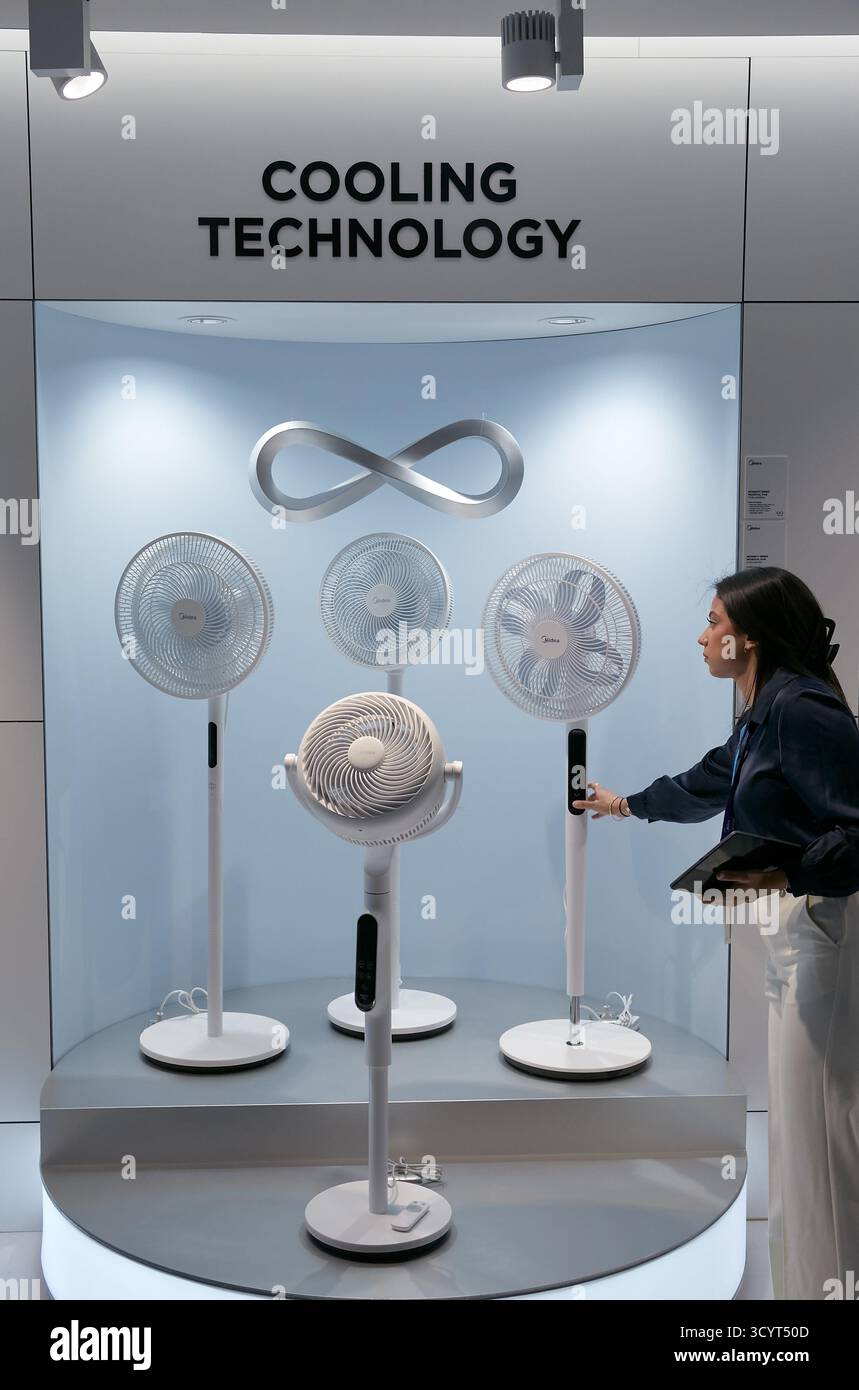 05.09.2025, Germany, Berlin, Berlin - Stand of the company Midea at IFA 2025. The Chinese company is a leading manufacturer of air conditioning system Stock Photo