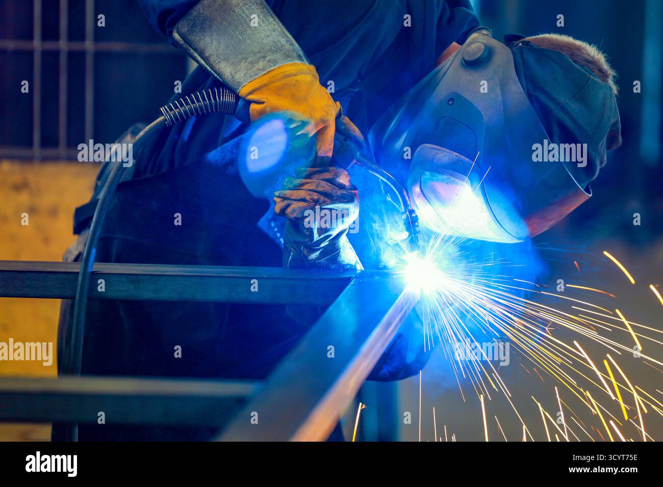 22.07.2025, Germany, , - Themed photo: metal industry. An industrial welder welds a workpiece. 00X250722D010CAROEX.JPG [MODEL RELEASE: NO, PROPERTY RE Stock Photo