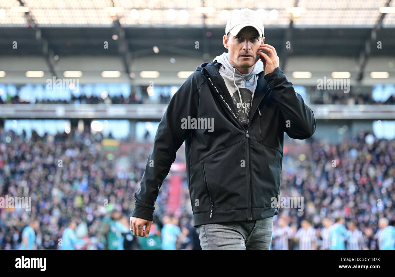 Trainer [coach] Alexander Blessin (St. Pauli) Hamburg, October 19, 2025 ...
