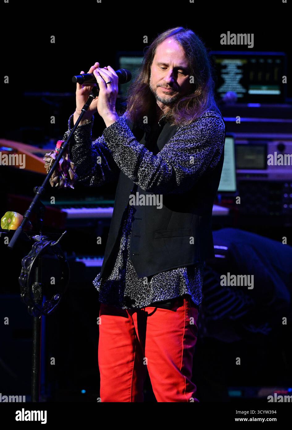 Fort Lauderdale FL, USA. 19th Oct, 2025. Jon Davison of YES performs ...