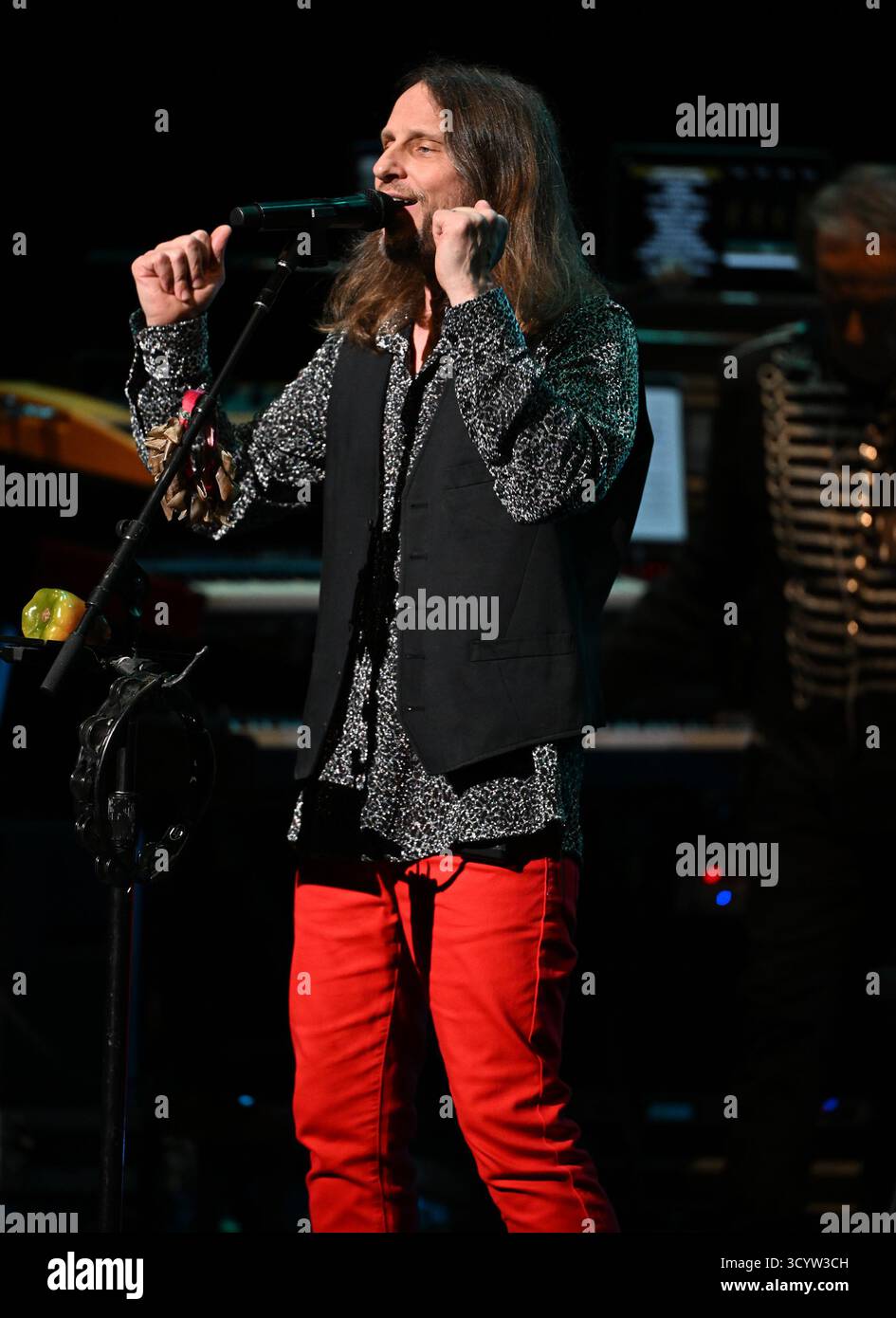 Fort Lauderdale FL, USA. 19th Oct, 2025. Jon Davison of YES performs ...