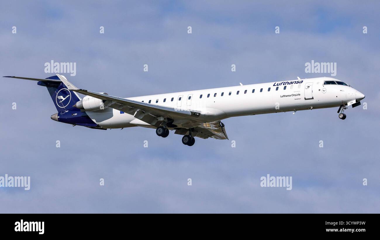 eine-bombardier-crj-900-der-fluglinie-airline-fluggesellschaft