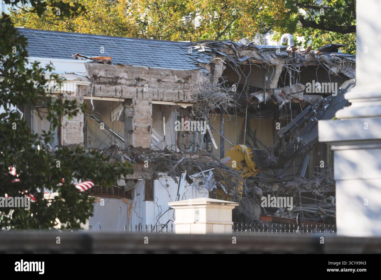 Work begins on the demolition of a part of the East Wing of the White ...