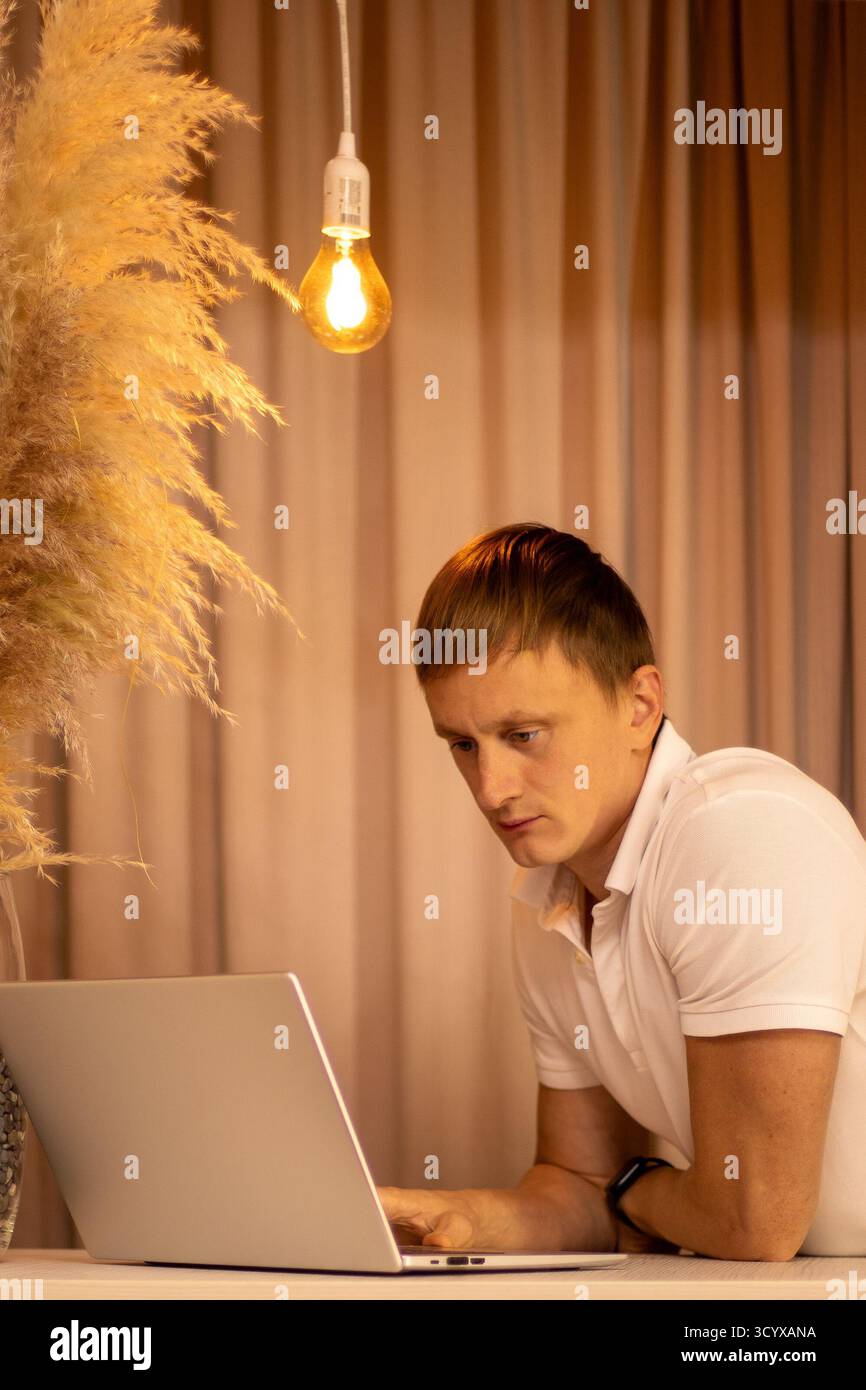 Cryptocurrency trading platform hi-res stock photography and images - Page  2 - Alamy