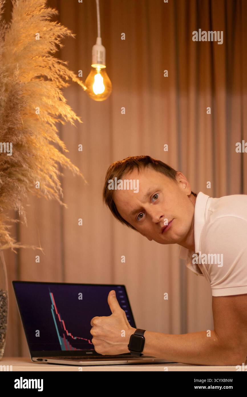 Cryptocurrency trading platform hi-res stock photography and images - Alamy